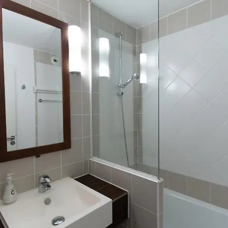Beautiful Flat For 6 With Swimming Pool Tennis Court And Parking