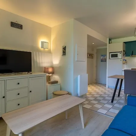 Beautiful Flat For 6 With Swimming Pool Tennis Court And Parking