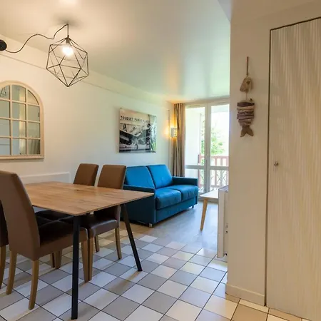 Beautiful Flat For 6 With Swimming Pool Tennis Court And Parking *
